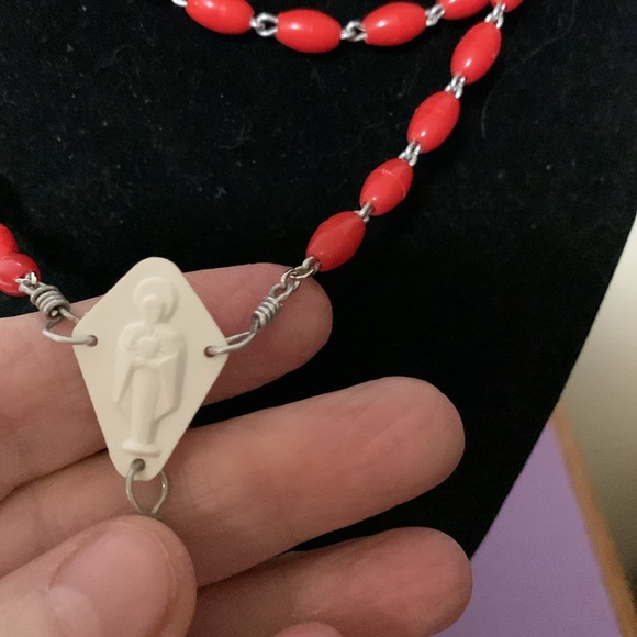 Necklace beaded and crucifix - Picture 7 of 8